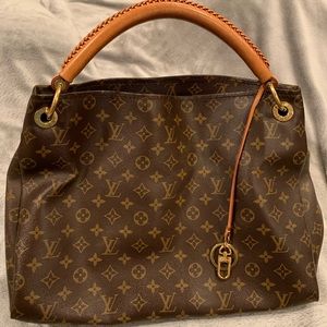 Authentic Louis Vuitton Artsy GM. PRICE FIRM